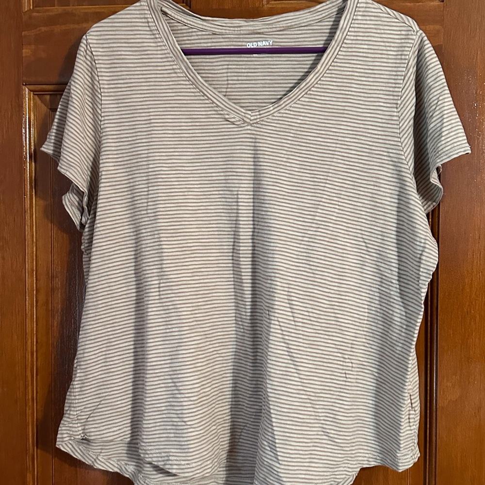 Old navy vneck XL 3/$15